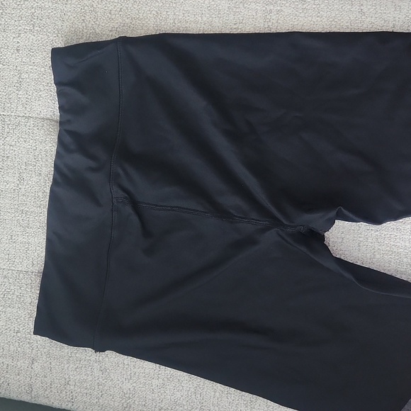 Under Armour Heat Gear Crops - Picture 6 of 7